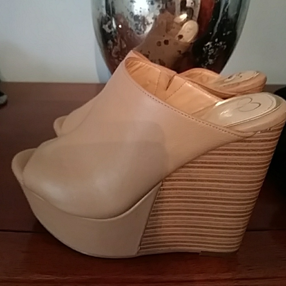 Heels - Picture 2 of 3